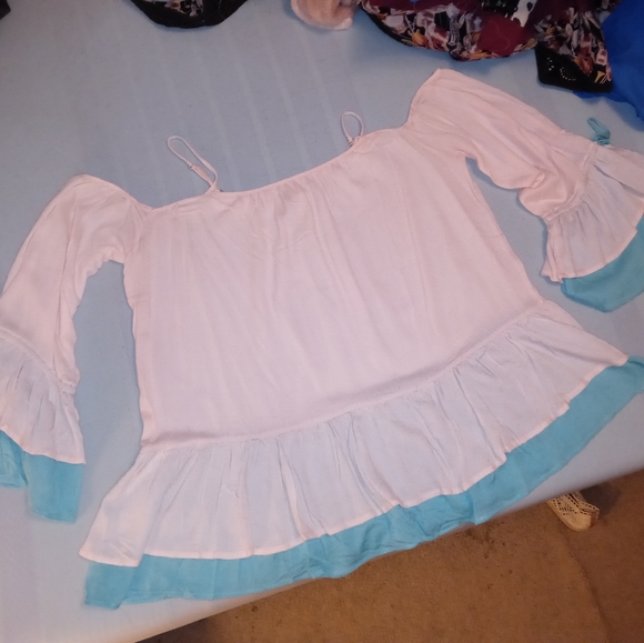 Cold Shoulder Top - Picture 3 of 8